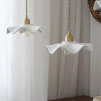 Keramische Hanglamp met Golvende Kap en Gouden Fitting