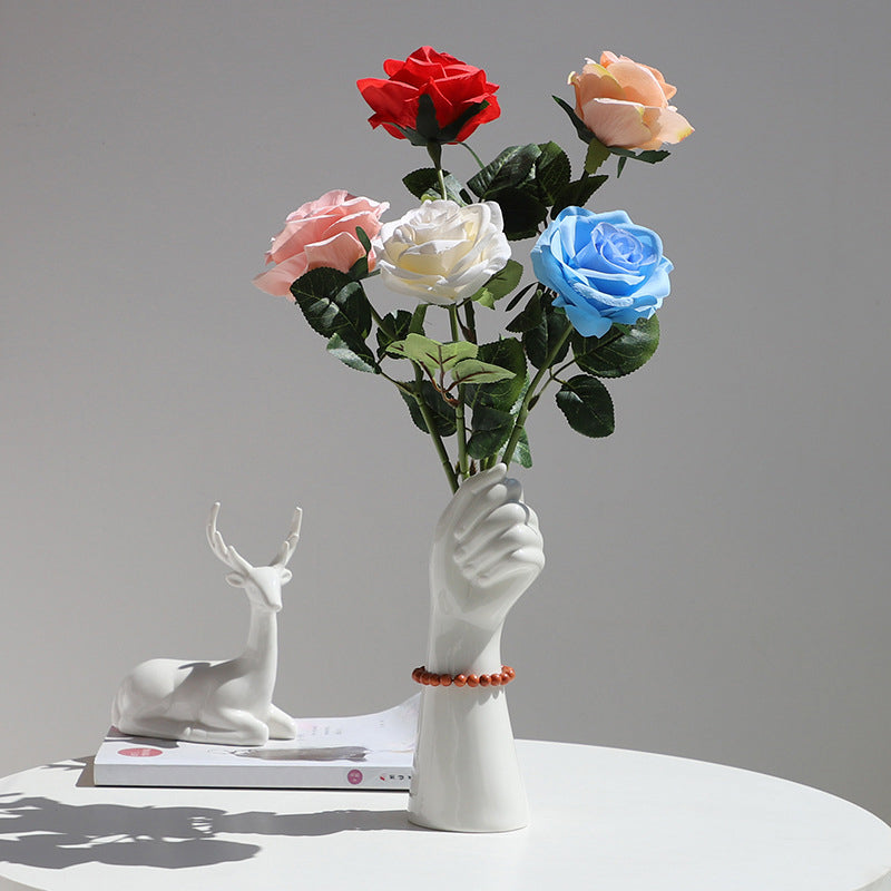 Handvorm Keramische Vaas met Sculptuur Design en Gladde Afwerking