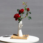 Handvorm Keramische Vaas met Sculptuur Design en Gladde Afwerking