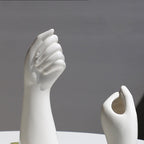 Handvorm Keramische Vaas met Sculptuur Design en Gladde Afwerking