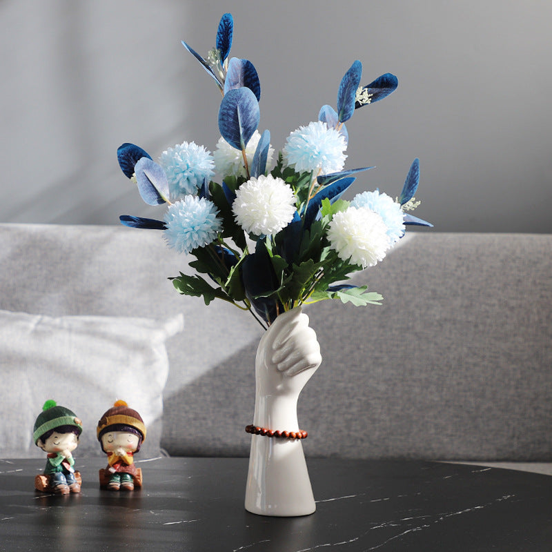 Handvorm Keramische Vaas met Sculptuur Design en Gladde Afwerking