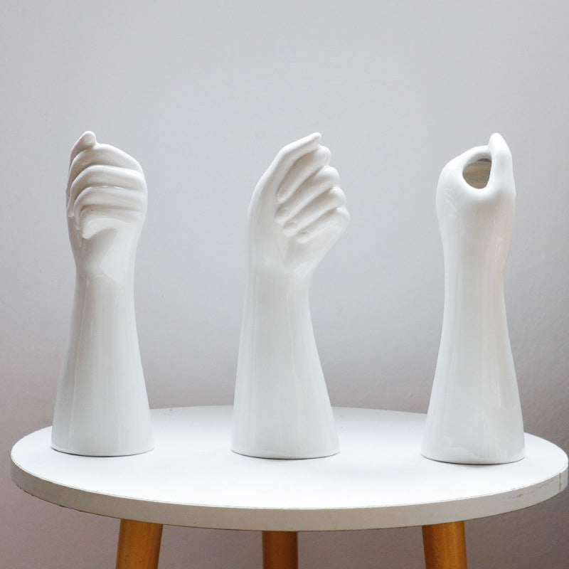 Handvorm Keramische Vaas met Sculptuur Design en Gladde Afwerking