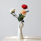 Handvorm Keramische Vaas met Sculptuur Design en Gladde Afwerking