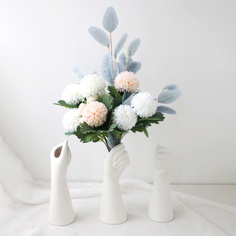 Handvorm Keramische Vaas met Sculptuur Design en Gladde Afwerking