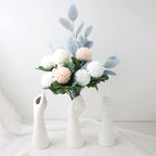 Handvorm Keramische Vaas met Sculptuur Design en Gladde Afwerking