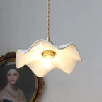 Keramische Hanglamp met Golvende Kap en Gouden Fitting