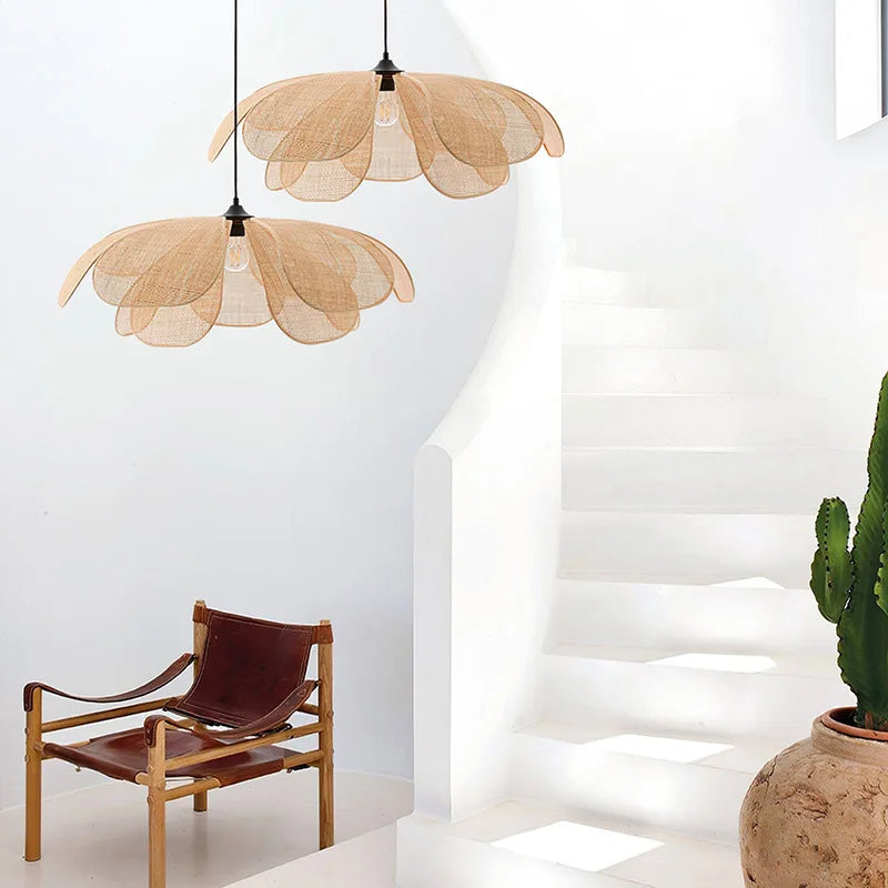 Rotan Hanglamp met Bloemvormige Kap en Verstelbare Ophanging
