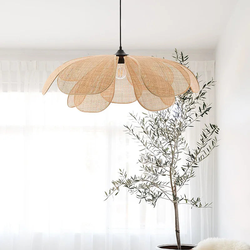 Rotan Hanglamp met Bloemvormige Kap en Verstelbare Ophanging