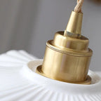 Keramische Hanglamp met Golvende Kap en Gouden Fitting