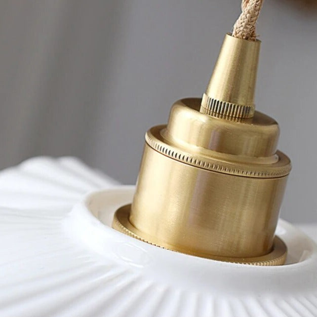 Keramische Hanglamp met Golvende Kap en Gouden Fitting
